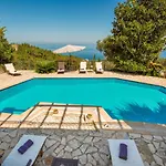 Siorra Elena Villa *