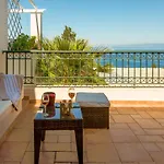Siorra Elena Villa *