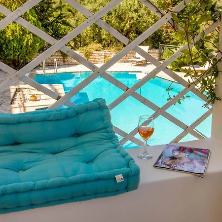 Siorra Elena Villa *