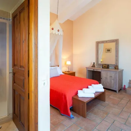 Siorra Elena Villa