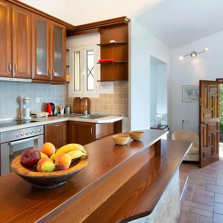 Siorra Elena Villa *