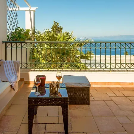 Siorra Elena Villa *