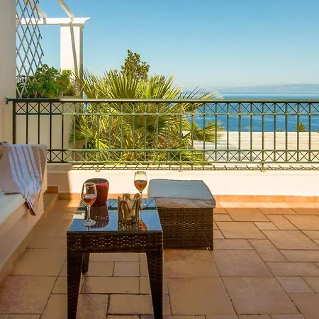 Siorra Elena Villa *