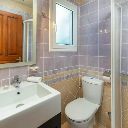 Siorra Elena Villa *